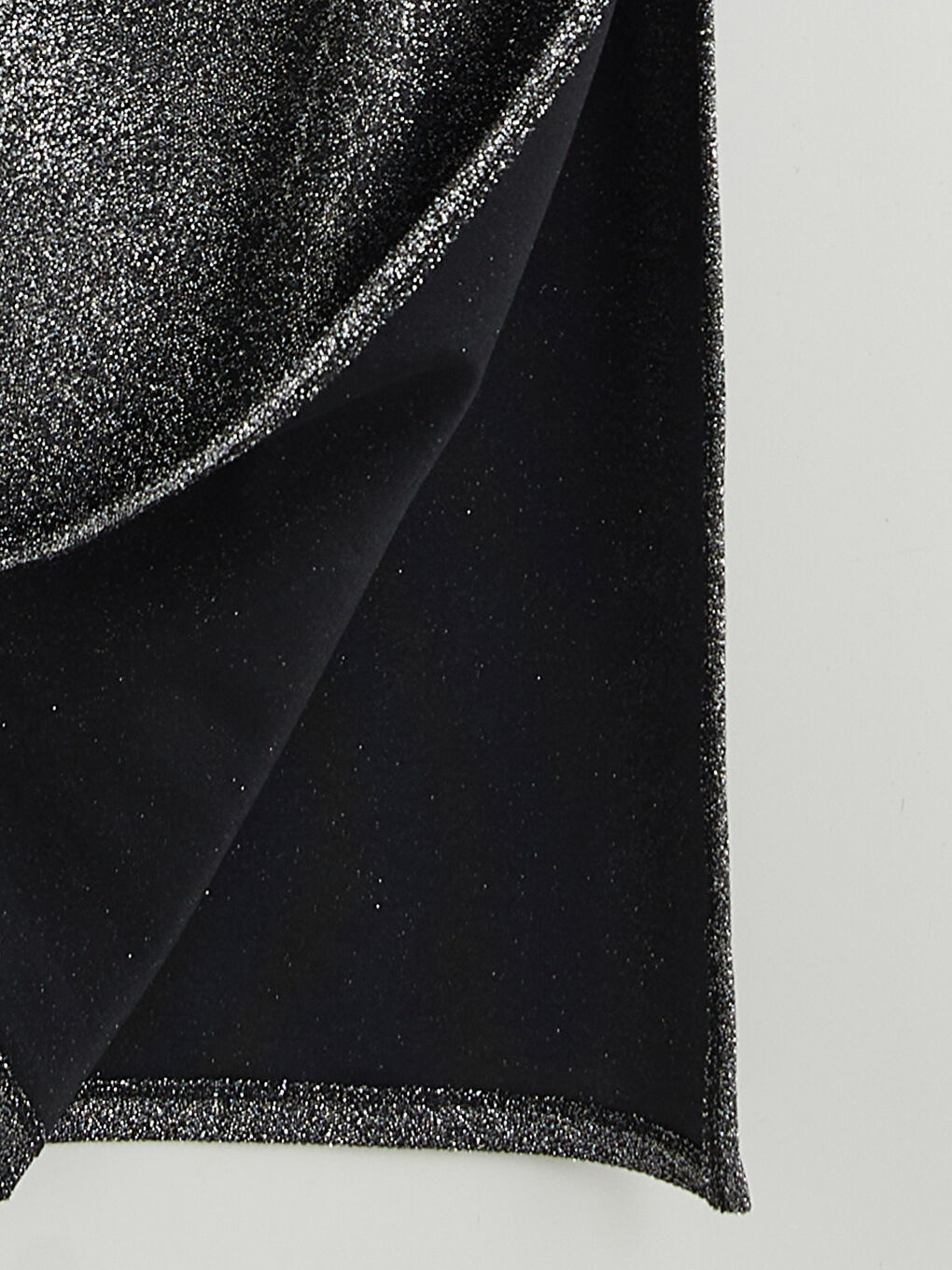 Gri Tek Omuz Parlak Görünümlü Büzgülü Elbise-6