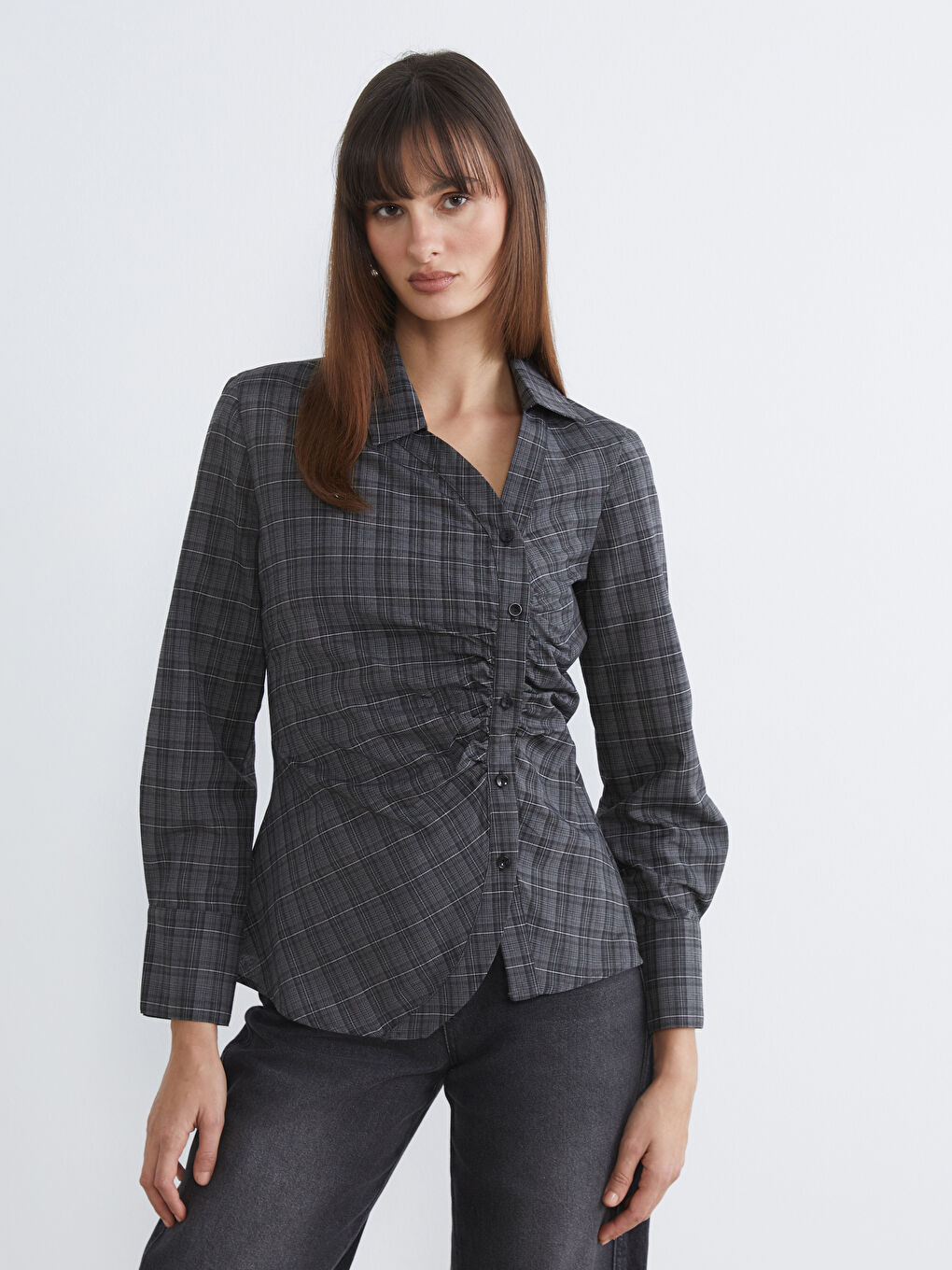 Siyah Büzgülü Çapraz Düğme Kapamalı Kadın Gömlek