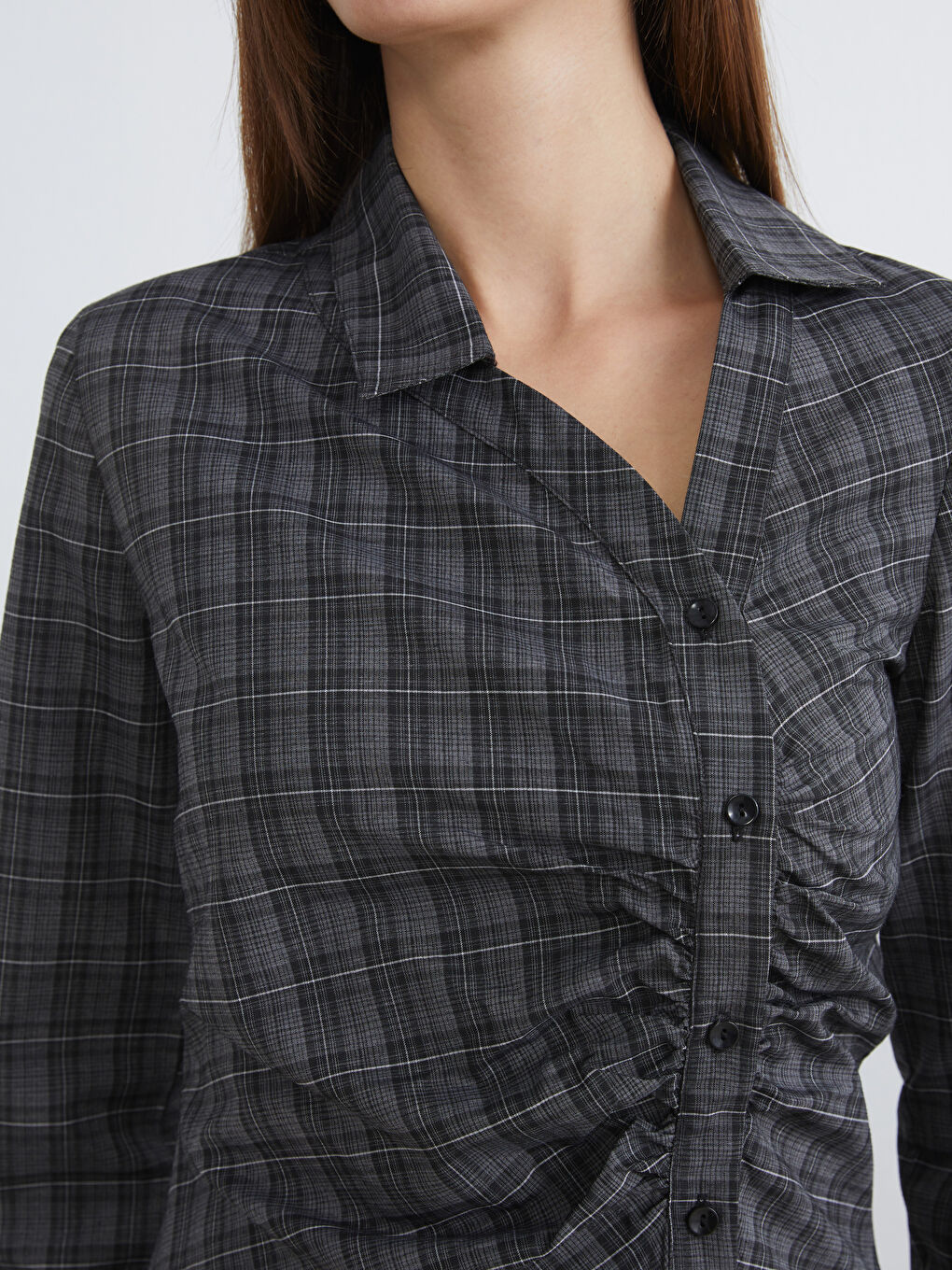 Siyah Büzgülü Çapraz Düğme Kapamalı Kadın Gömlek-2