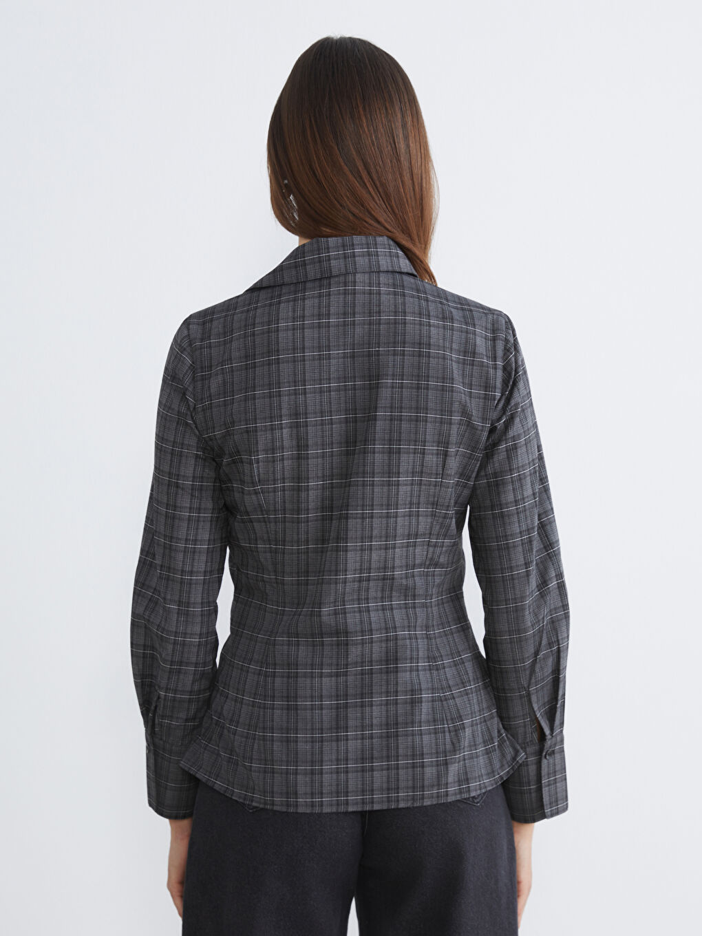 Siyah Büzgülü Çapraz Düğme Kapamalı Kadın Gömlek-3