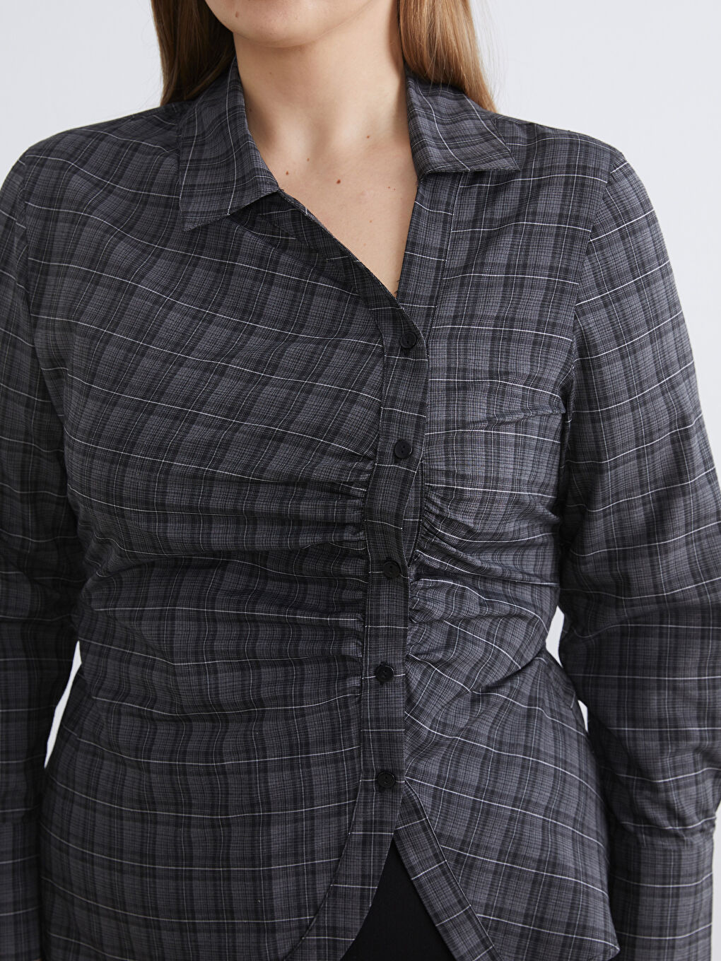 Siyah Büyük Beden Ekose Büzgülü Kadın Gömlek-2