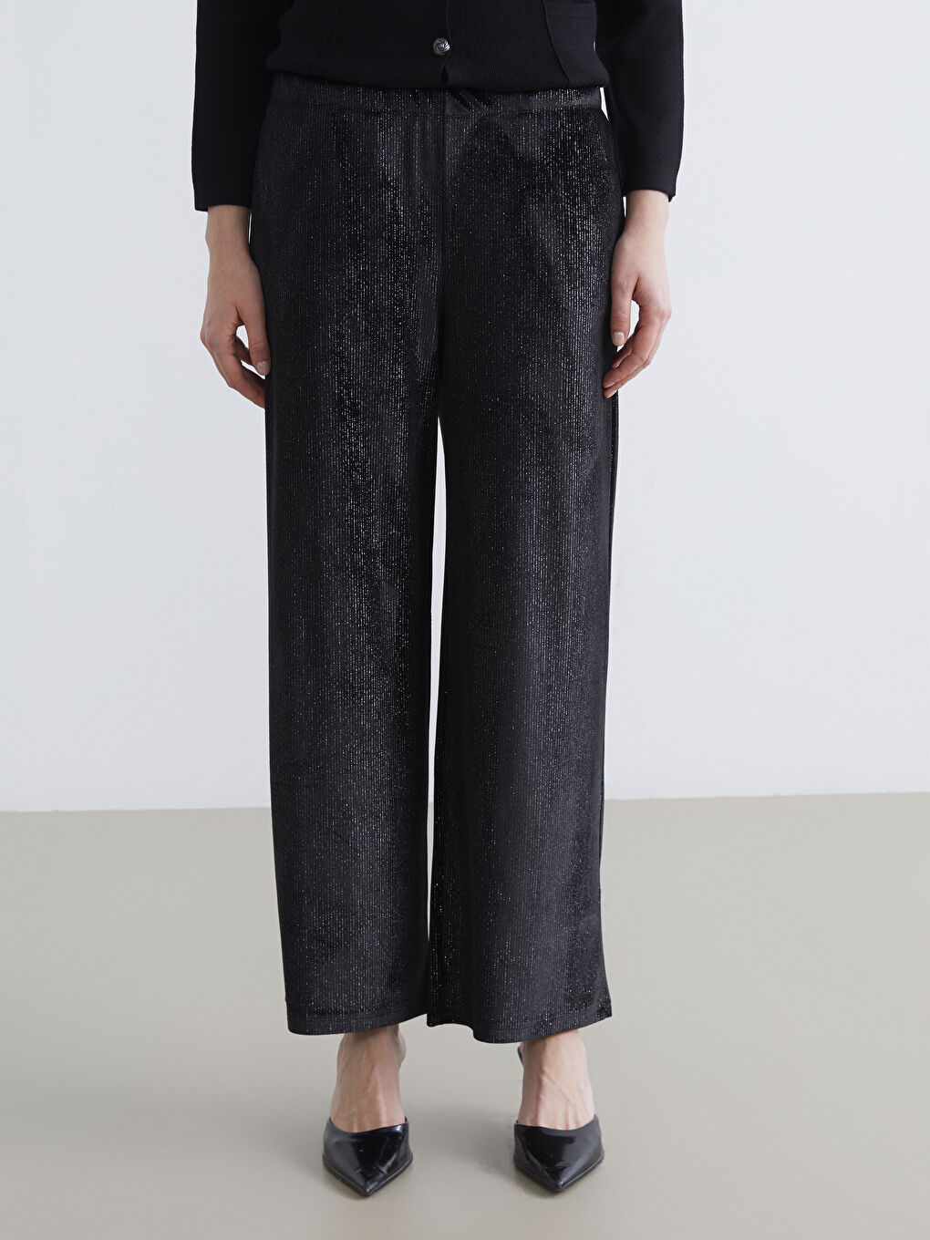 Siyah Beli Lastikli Parlak Görünümlü Kadın Pantolon-1