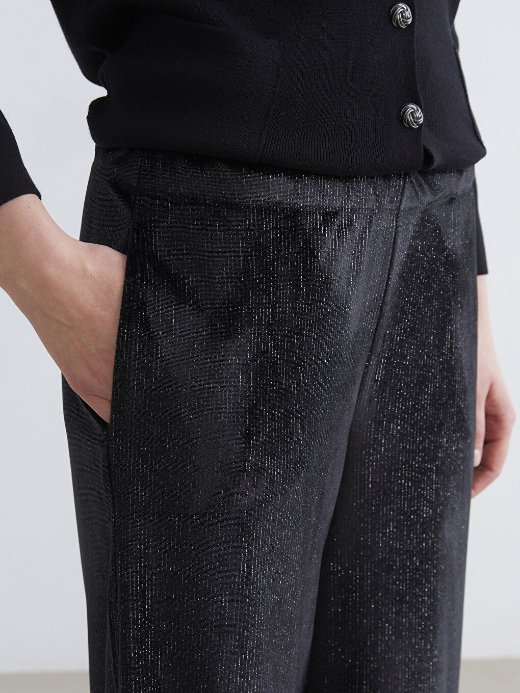 Siyah Beli Lastikli Parlak Görünümlü Kadın Pantolon-2