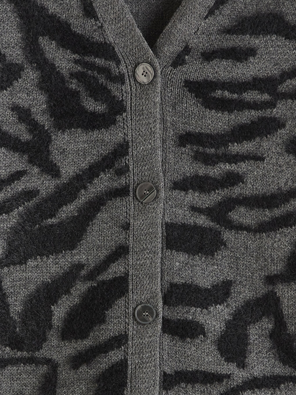 Siyah V Yaka Desenli Kadın Triko Hırka-1