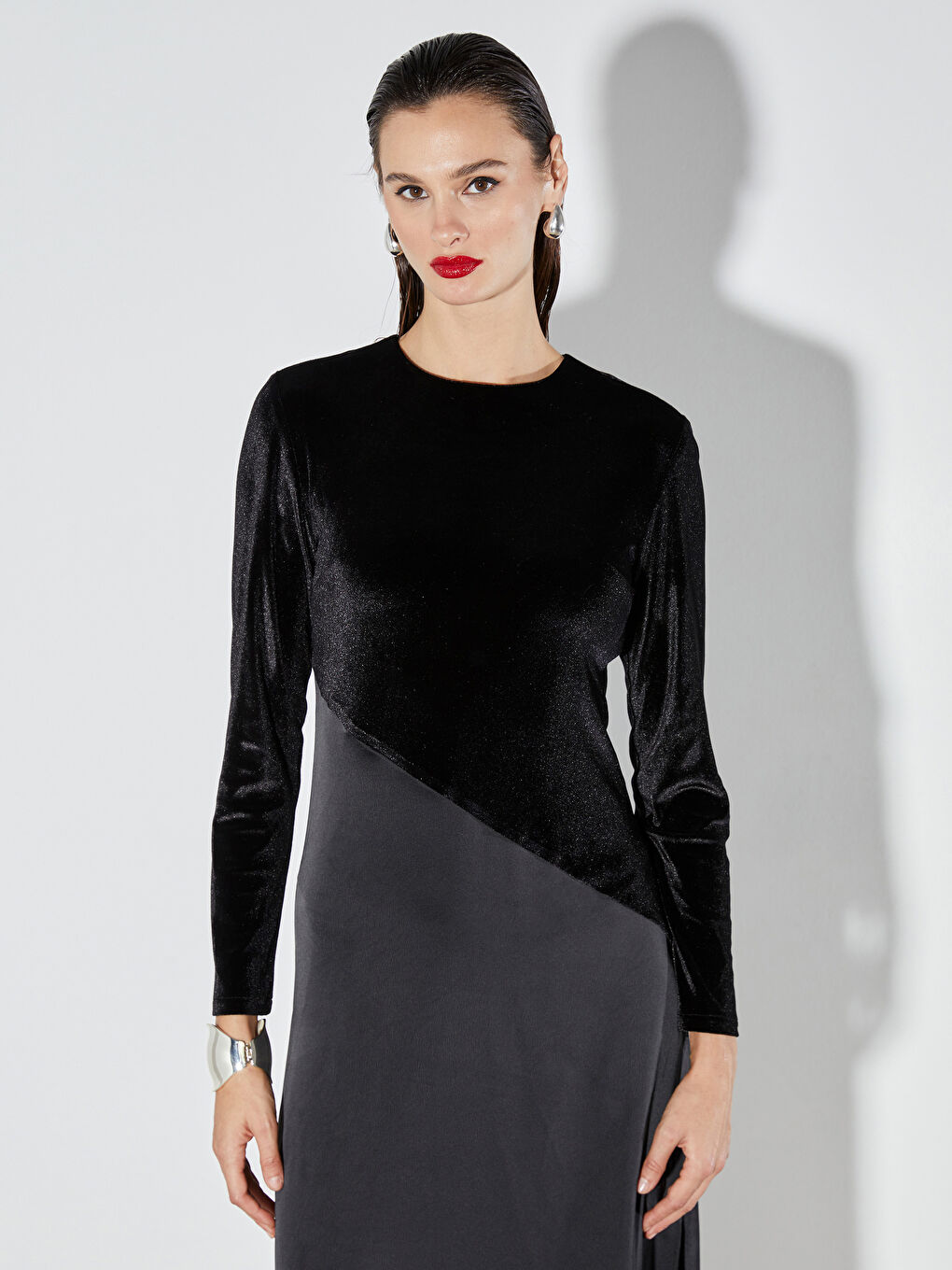 Siyah Bisiklet Yaka Yırtmaçlı Elbise-2