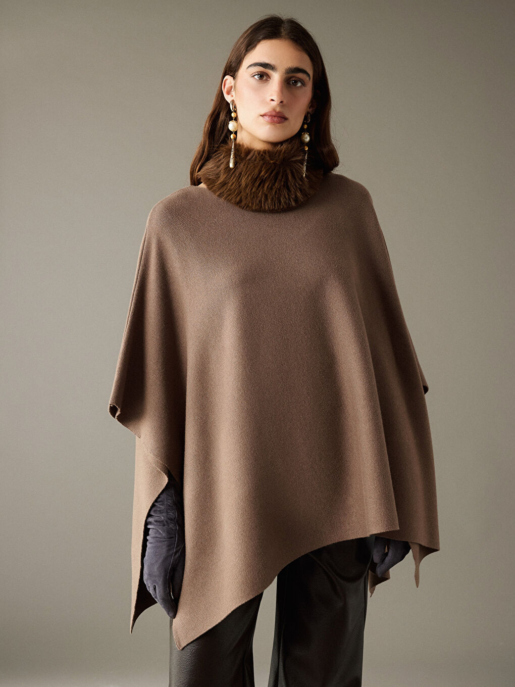 Bej Bisiklet Yaka Oversize Kadın Triko Panço