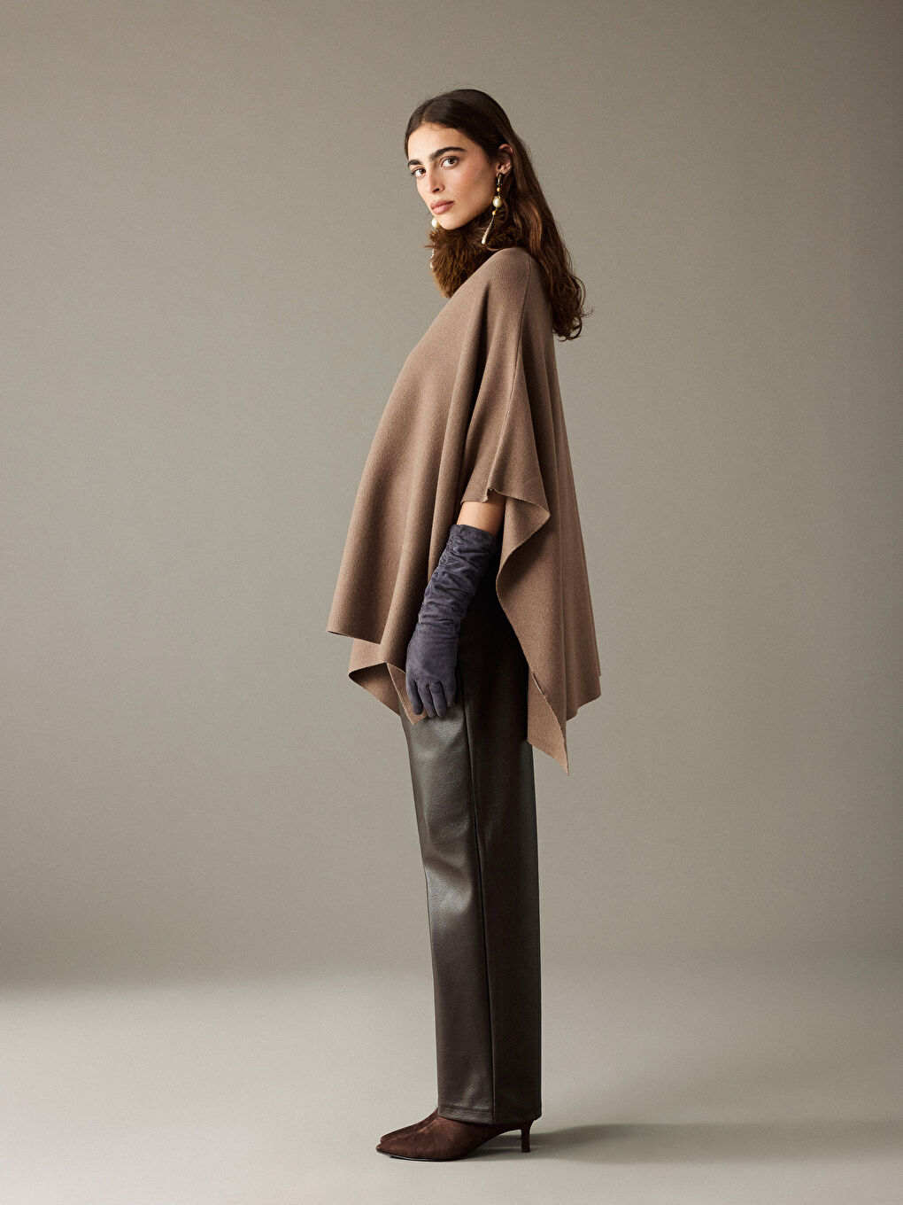 Bej Bisiklet Yaka Oversize Kadın Triko Panço-1