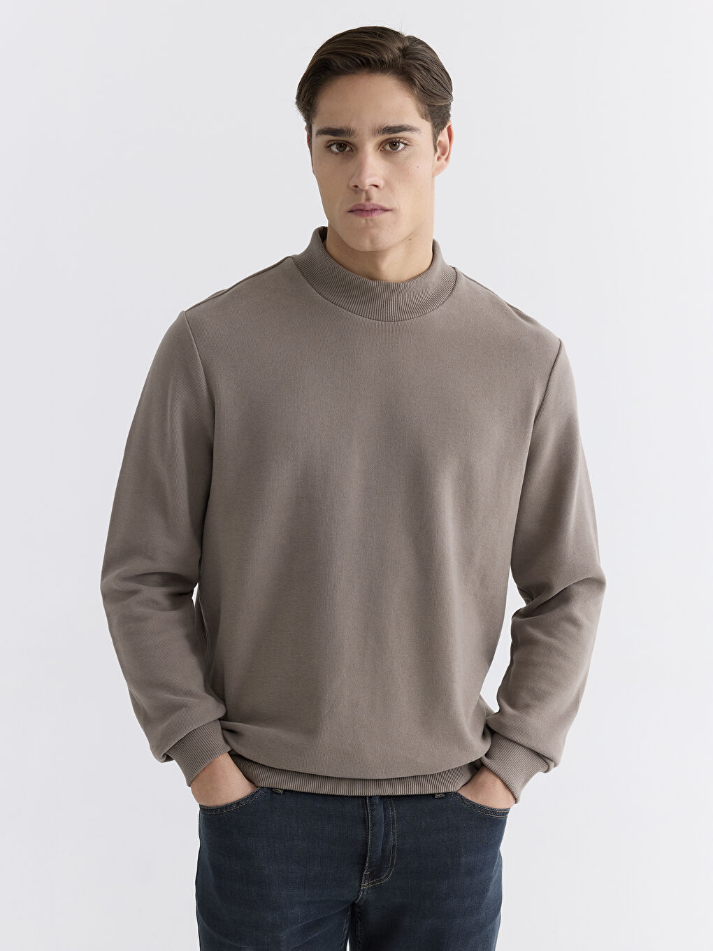 Kahverengi Dik Yaka Erkek Sweatshirt