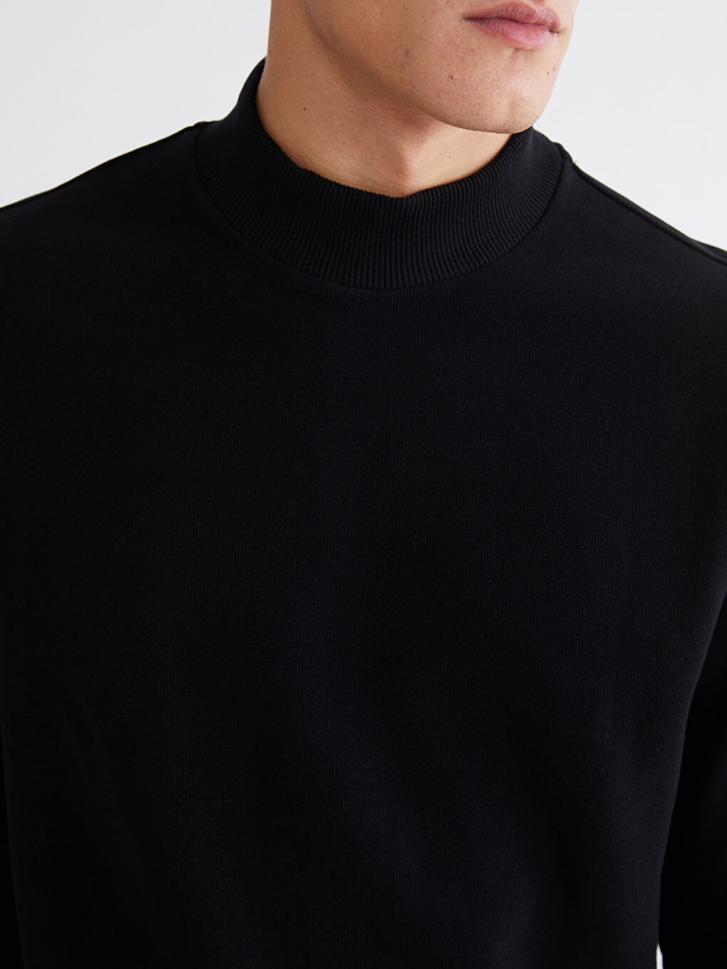 Siyah Dik Yaka Erkek Sweatshirt-2