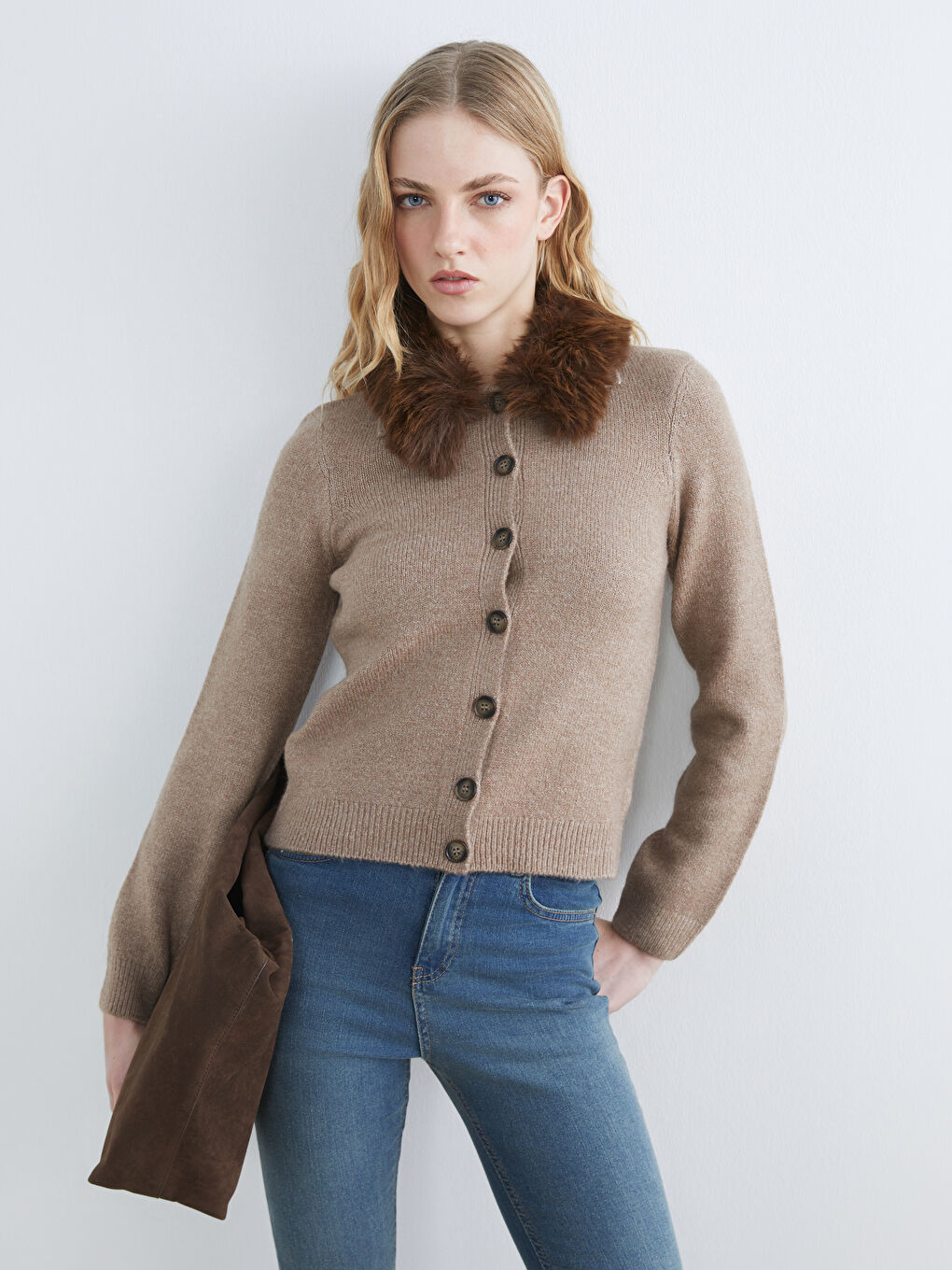 Bej Çıkarılabilir Kürk Yaka Kadın Triko Hırka
