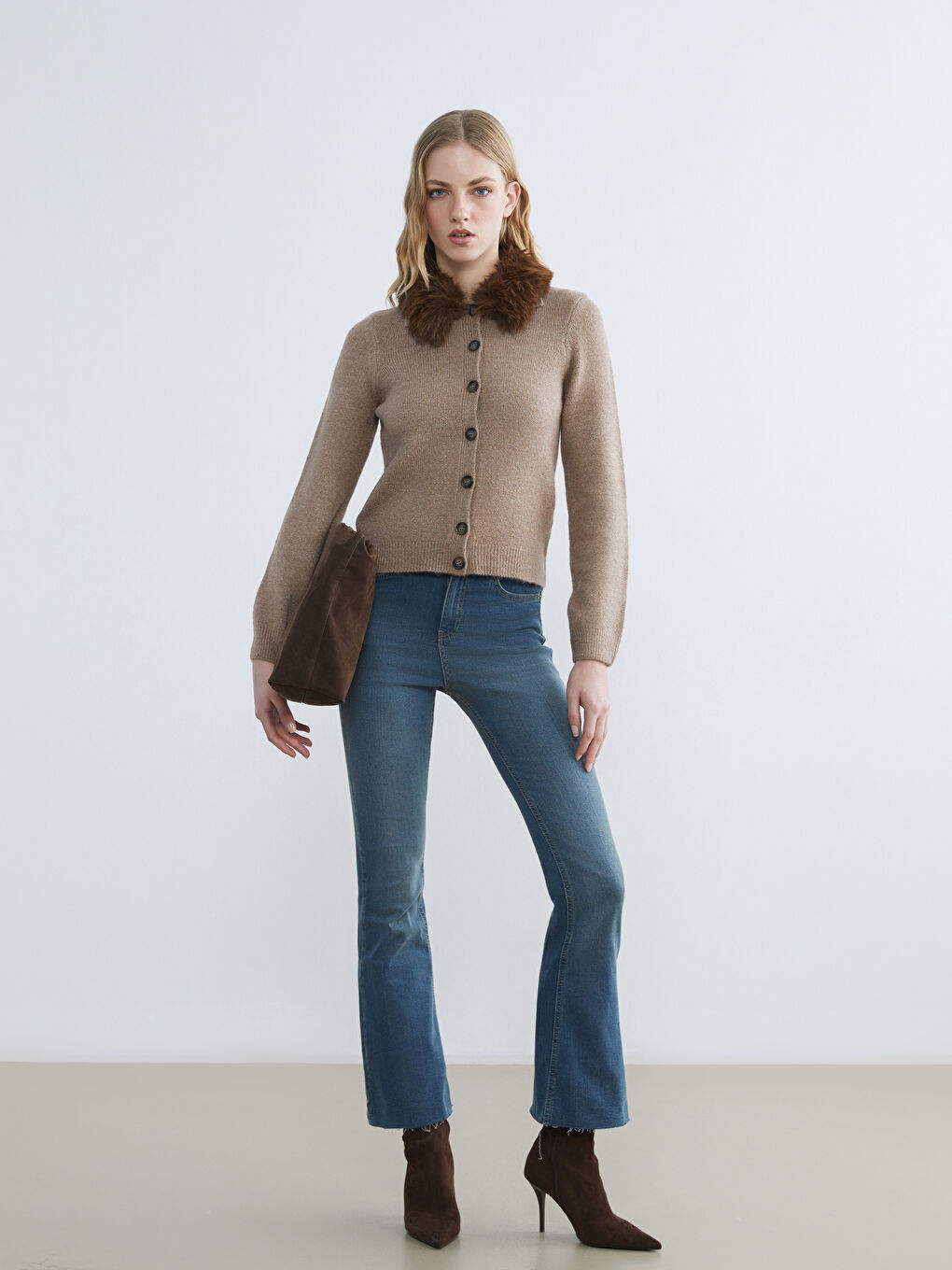 Bej Çıkarılabilir Kürk Yaka Kadın Triko Hırka-1