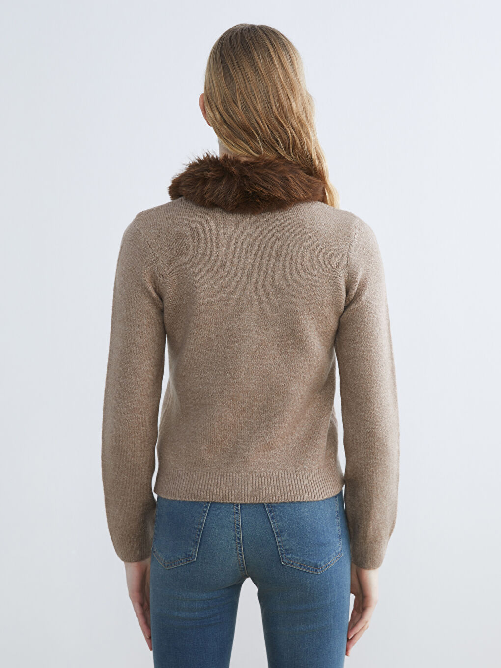 Bej Çıkarılabilir Kürk Yaka Kadın Triko Hırka-4