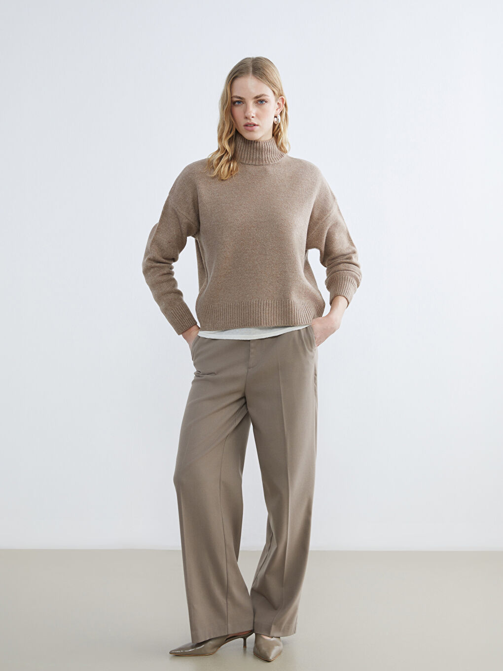 Bej Yarım Balıkçı Yaka Oversize Kadın Triko Kazak-2