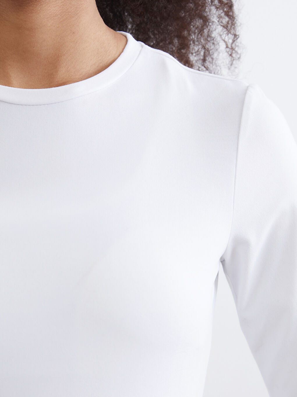 Beyaz Bisiklet Yaka Kadın Spor Tişört-2