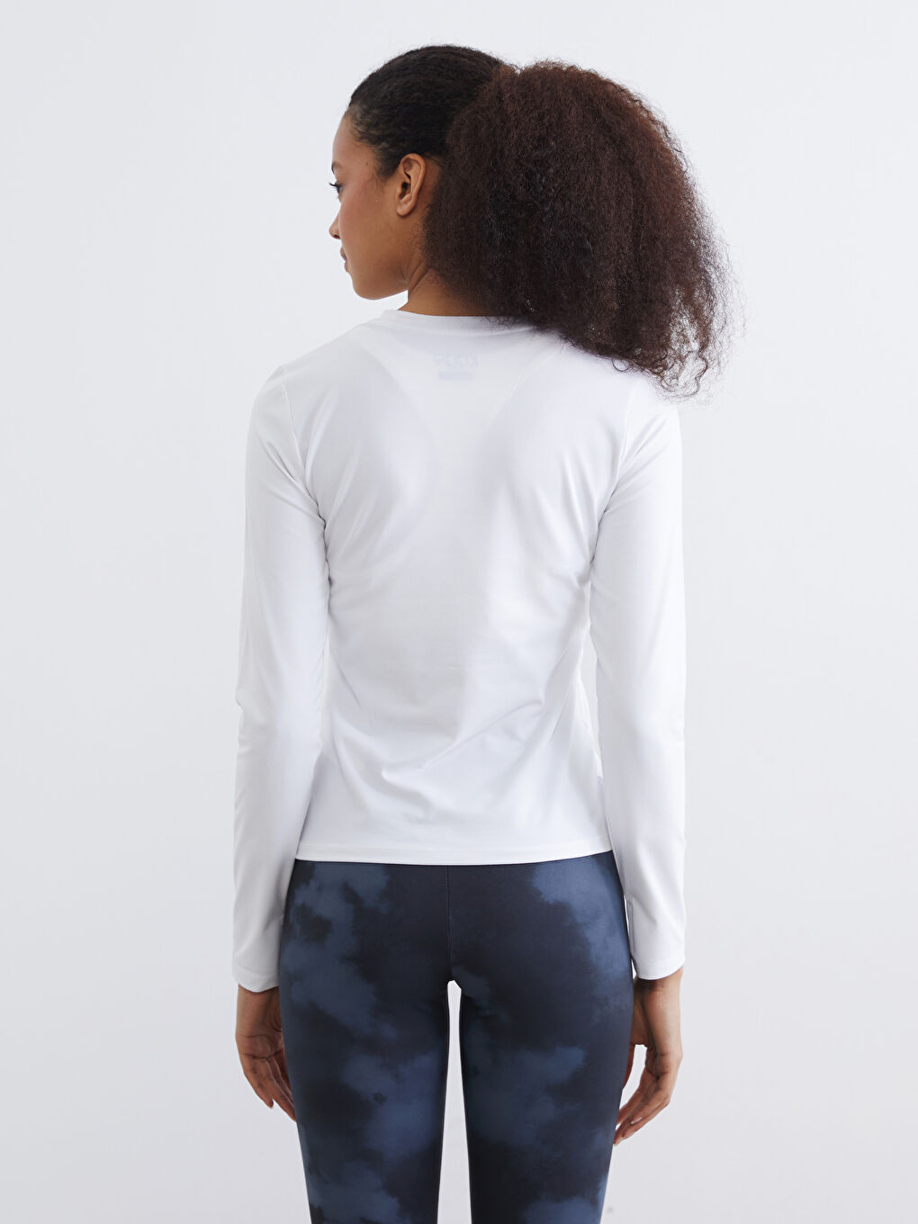 Beyaz Bisiklet Yaka Kadın Spor Tişört-3