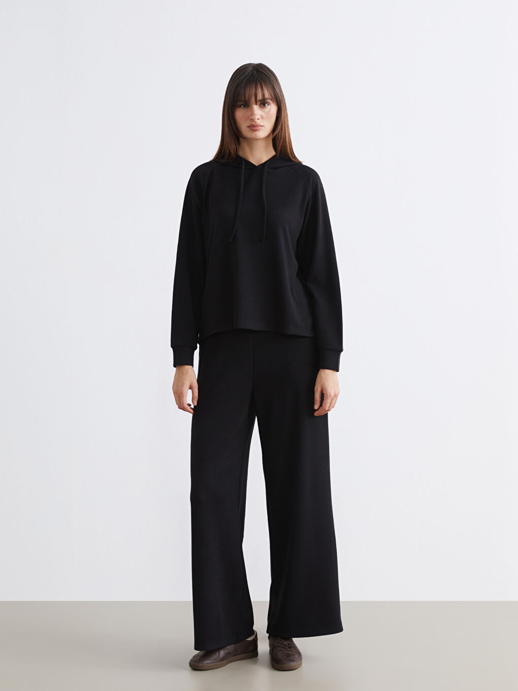 Siyah Beli Lastikli Geniş Paça Kadın Eşofman Altı