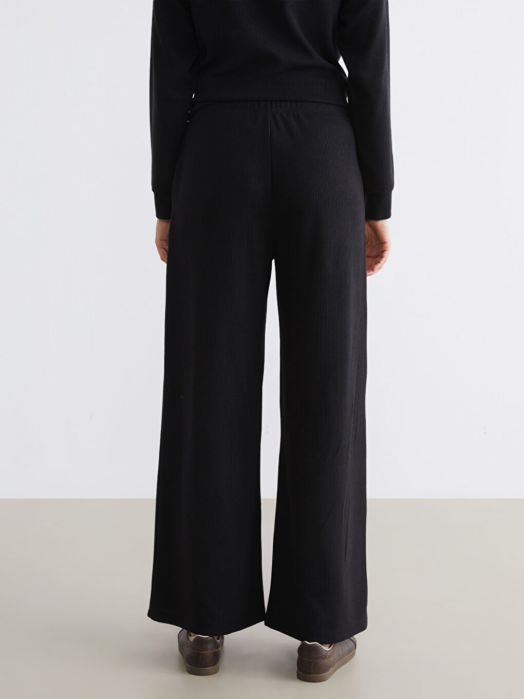 Siyah Beli Lastikli Geniş Paça Kadın Eşofman Altı-3