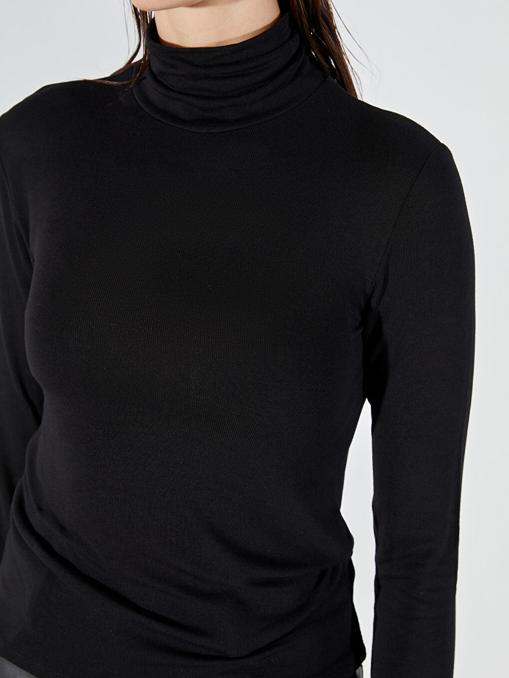 Siyah Dik Yaka Kadın Body-2