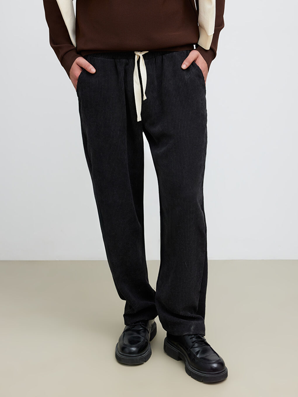 Siyah Rahat Kalıp Kadife Erkek Pantolon-1