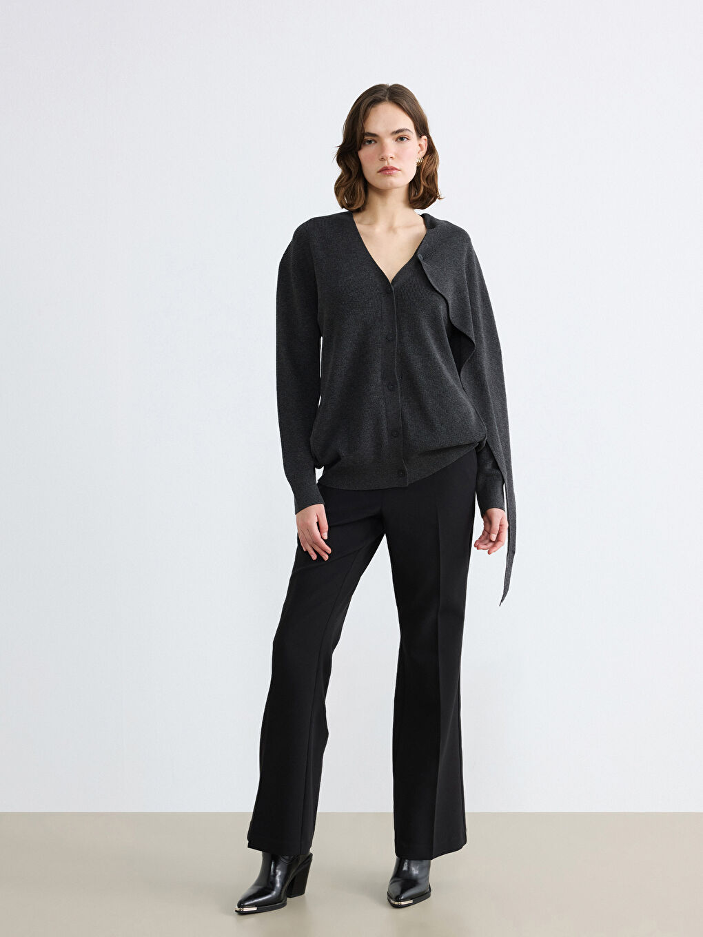 Antrasit V Yaka Şal Detaylı Oversize Kadın Triko Hırka-1