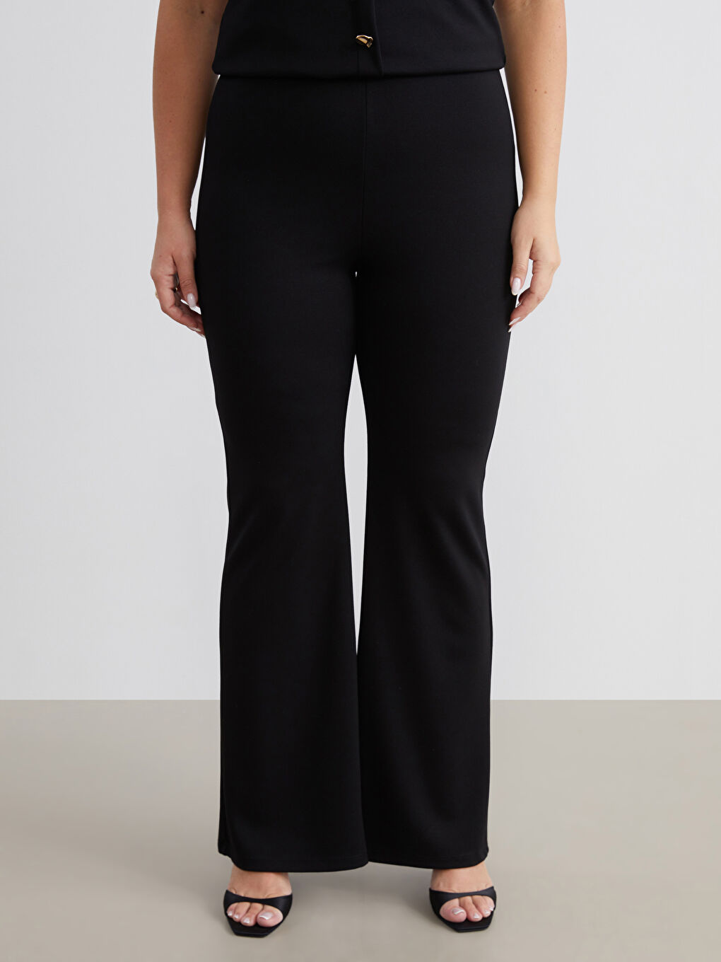 Siyah Beli Lastikli İspanyol Paça Kadın Pantolon-5