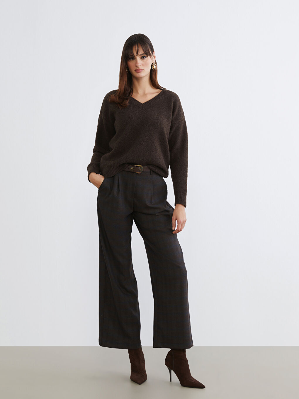 Kahverengi Standart Fit Ekose Kadın Pileli Pantolon