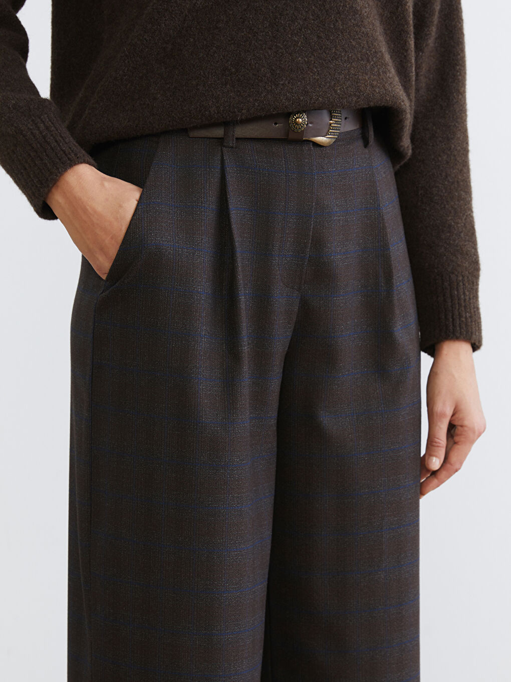 Kahverengi Standart Fit Ekose Kadın Pileli Pantolon-2