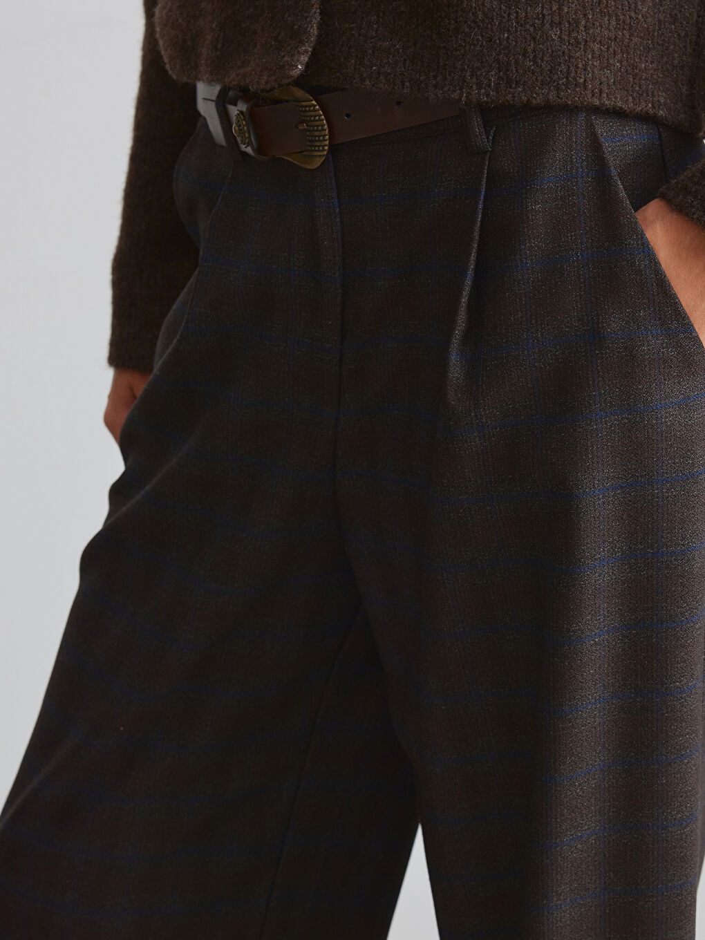 Kahverengi Standart Fit Ekose Kadın Pileli Pantolon-2