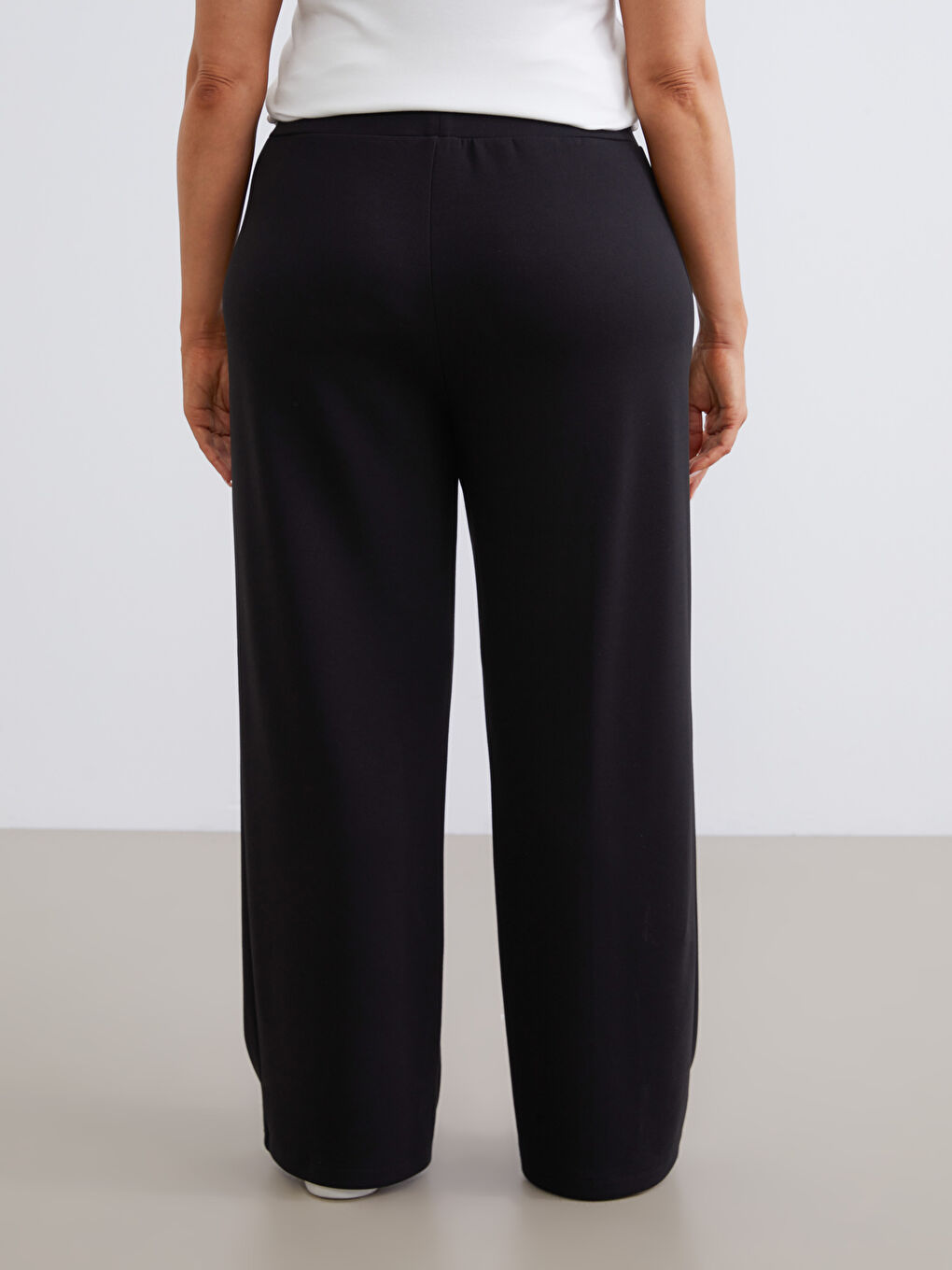 Siyah Beli Lastikli Kadın Eşofman Altı	-7