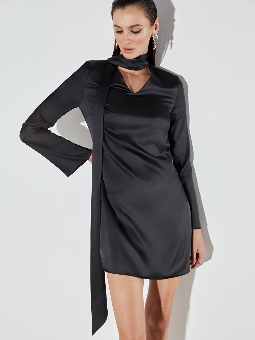 Siyah Şal Yaka Saten Mini Elbise-1