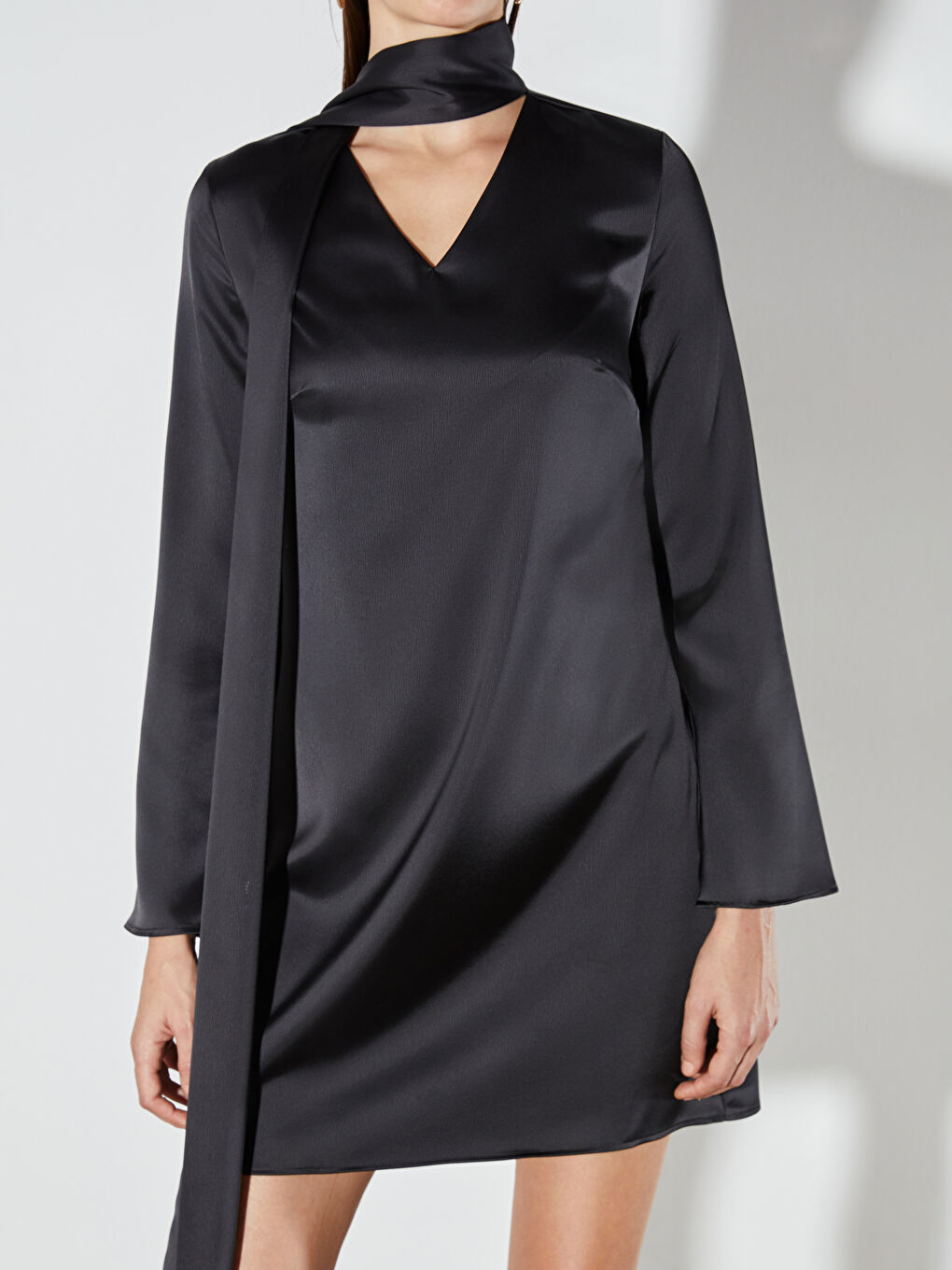 Siyah Şal Yaka Saten Mini Elbise-2