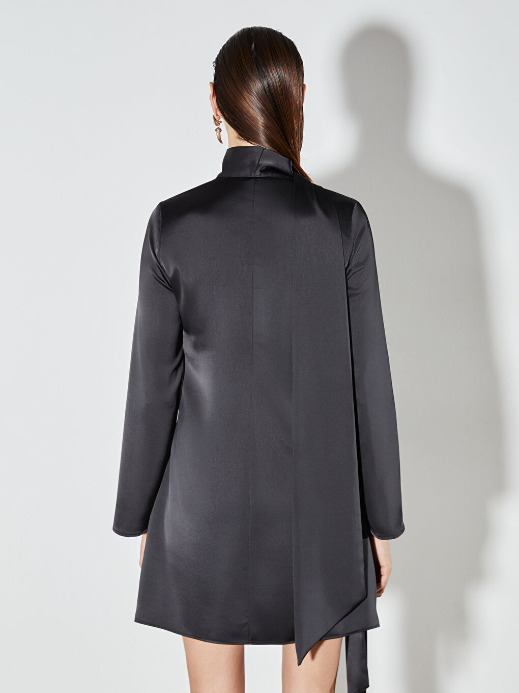 Siyah Şal Yaka Saten Mini Elbise-3