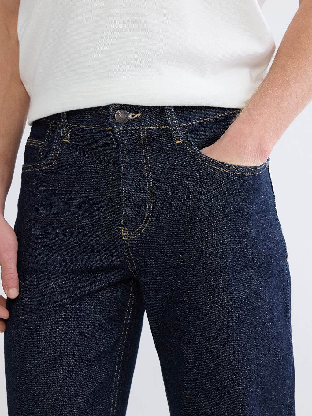 700 Straight Fit Men's Jeans-2