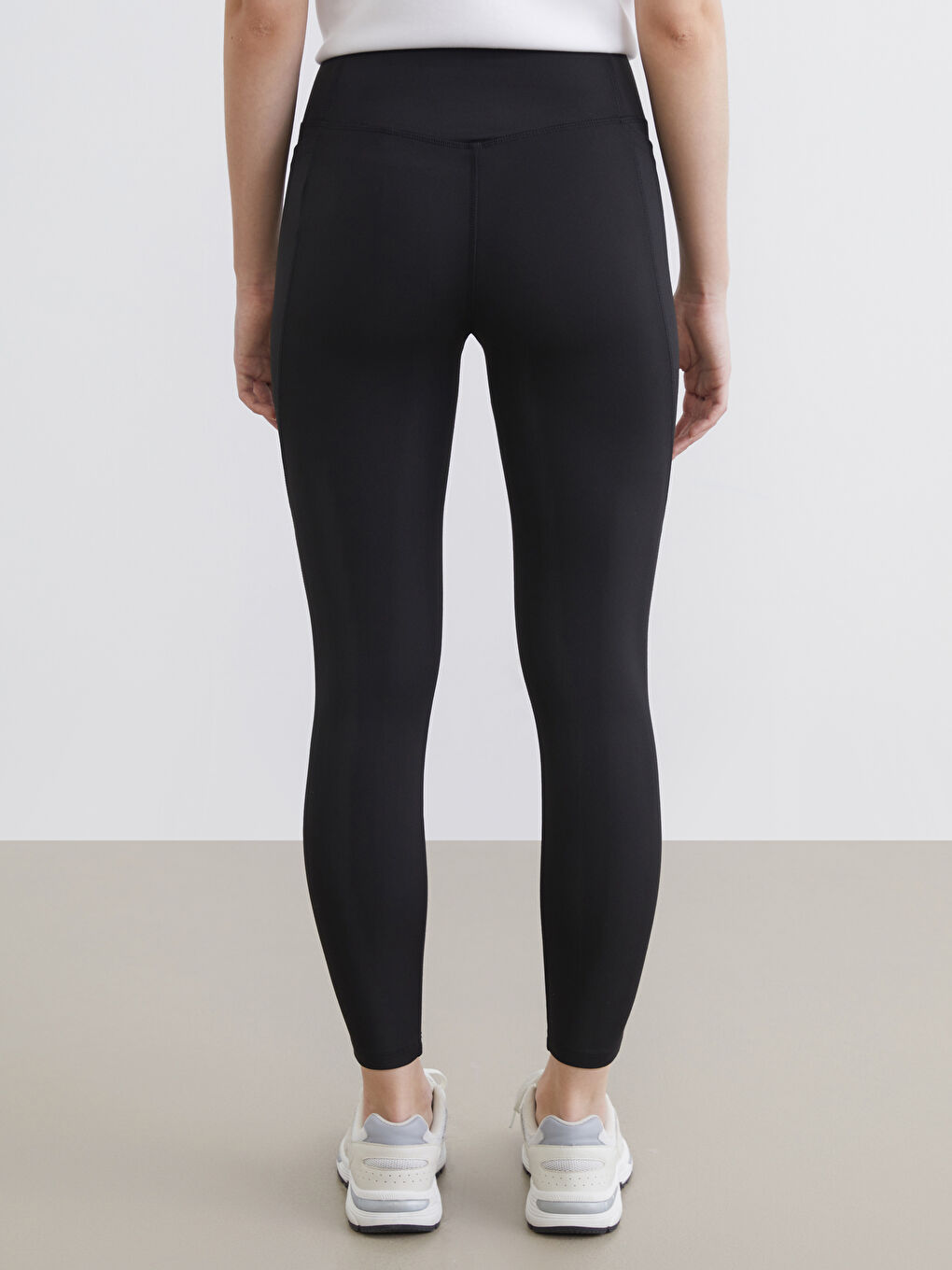 Siyah Yüksek Bel Cepli Kadın Spor Tayt-3