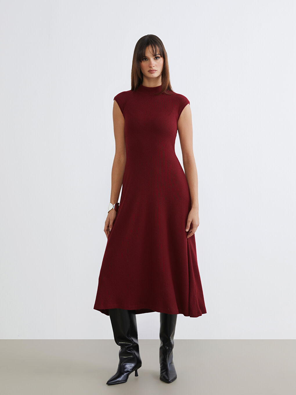 Bordo Dik Yaka Belden Oturtmalı Elbise