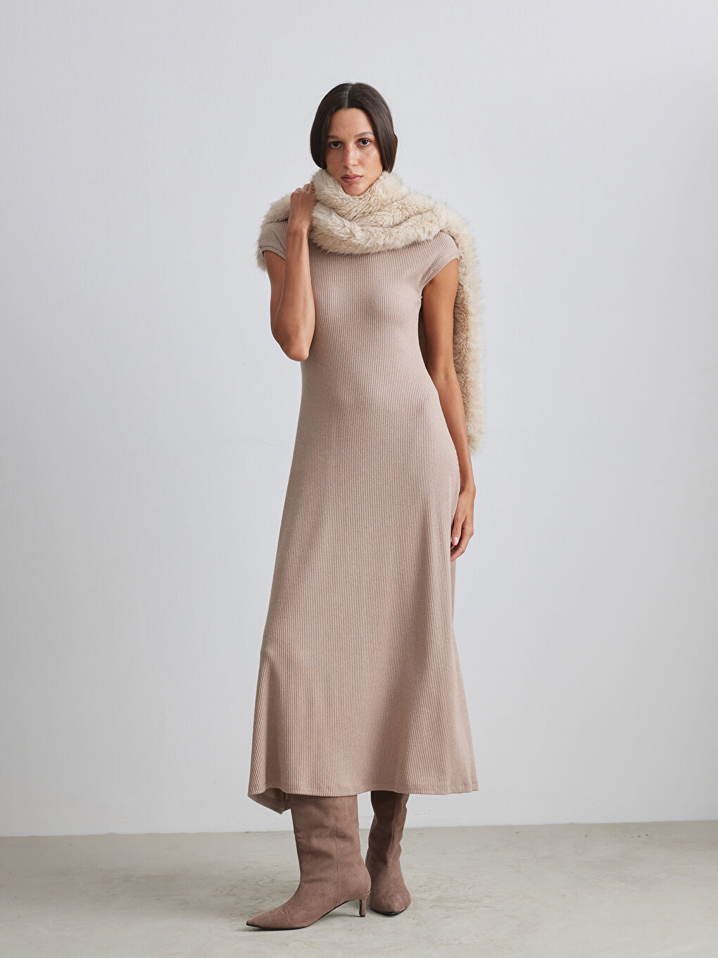 Ekru Dik Yaka Belden Oturtmalı Elbise-1