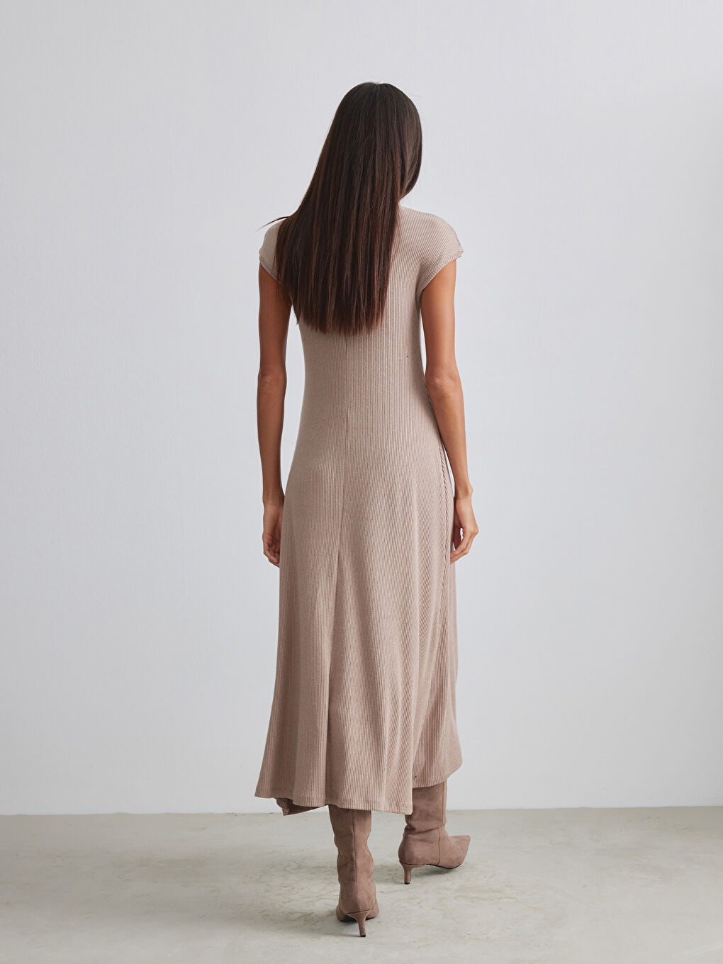 Ekru Dik Yaka Belden Oturtmalı Elbise-6