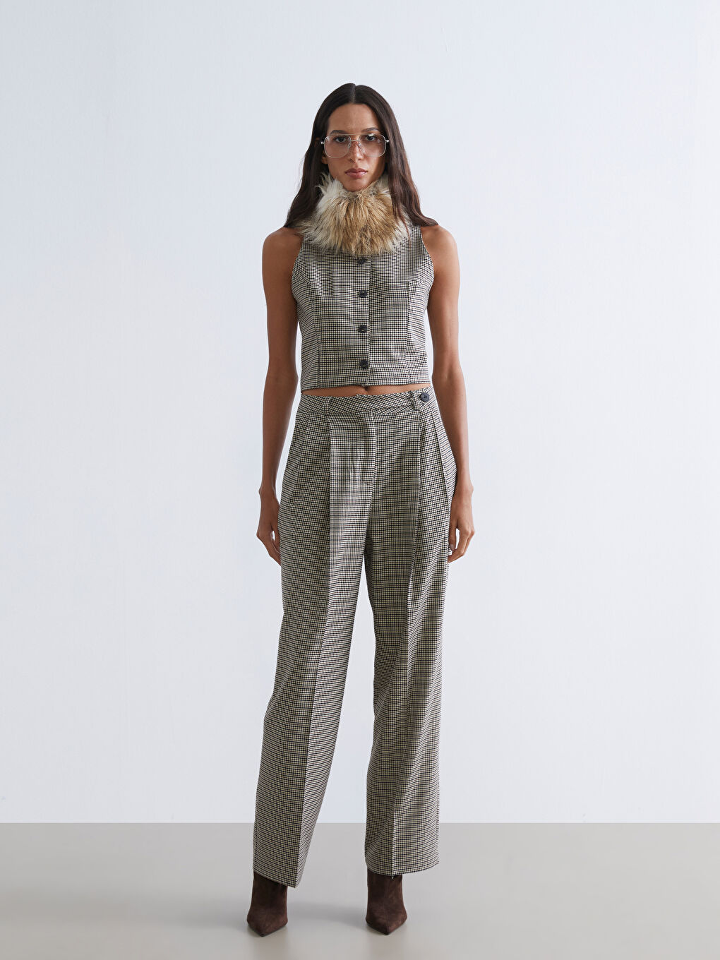 Bej Bisiklet Yaka Kazayağı Desenli Kadın Klasik Yelek