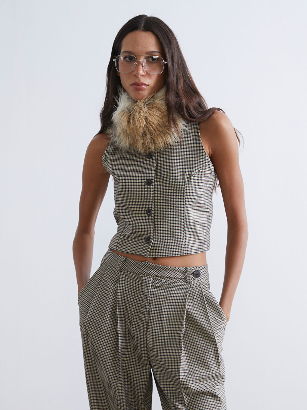 Bej Bisiklet Yaka Kazayağı Desenli Kadın Klasik Yelek-1