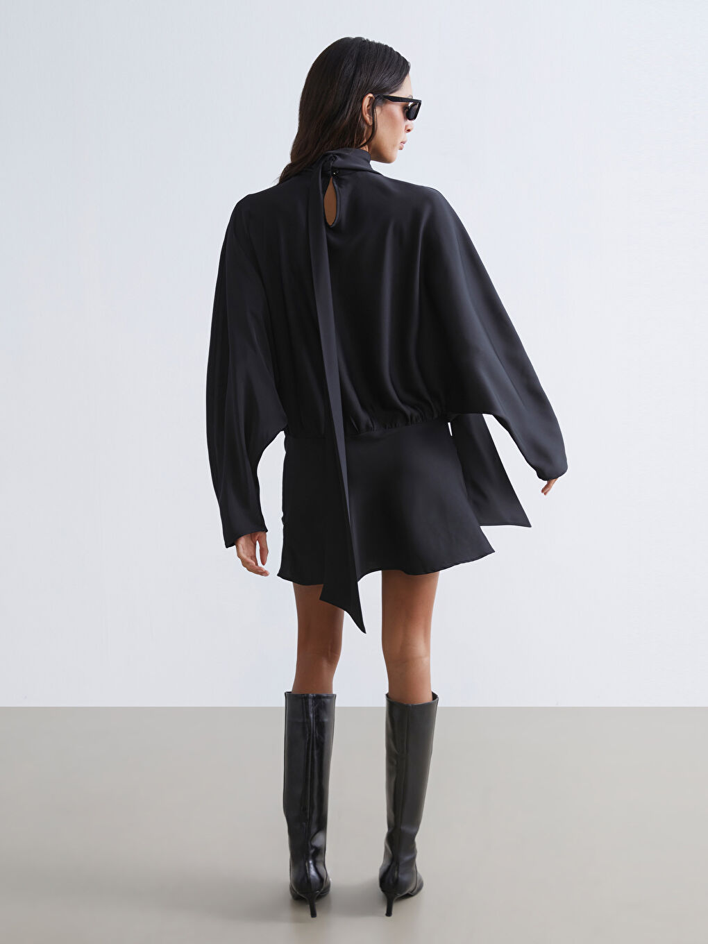 Siyah Dik Yaka Saten Mini Elbise-3