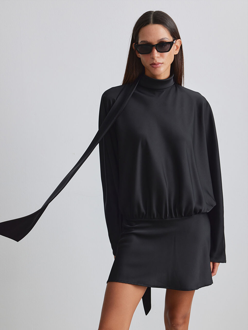 Siyah Dik Yaka Saten Mini Elbise-1