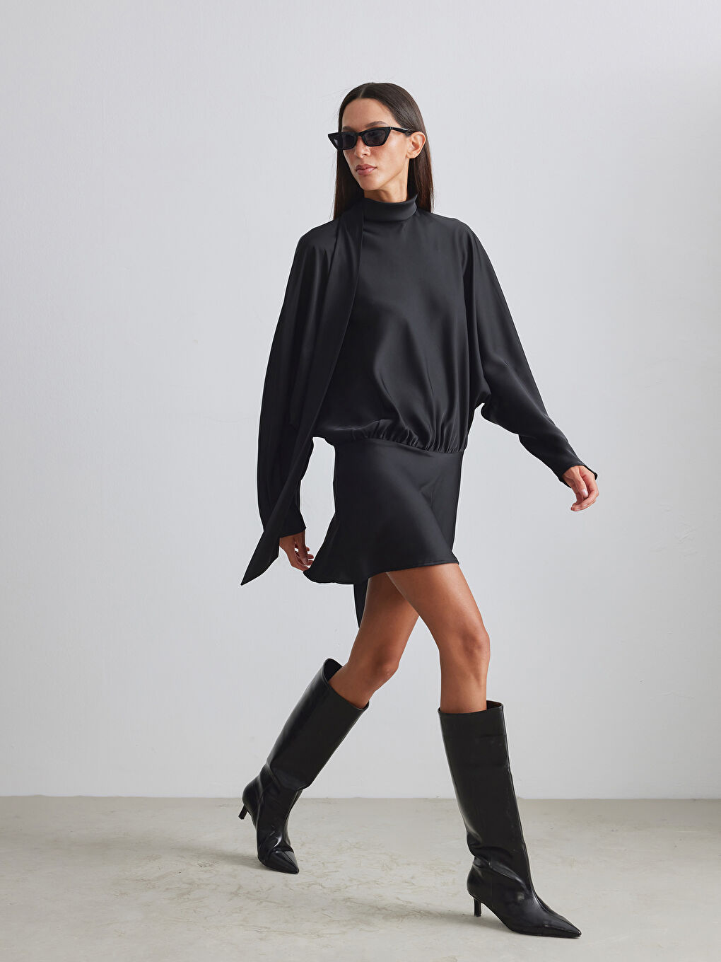 Siyah Dik Yaka Saten Mini Elbise-2