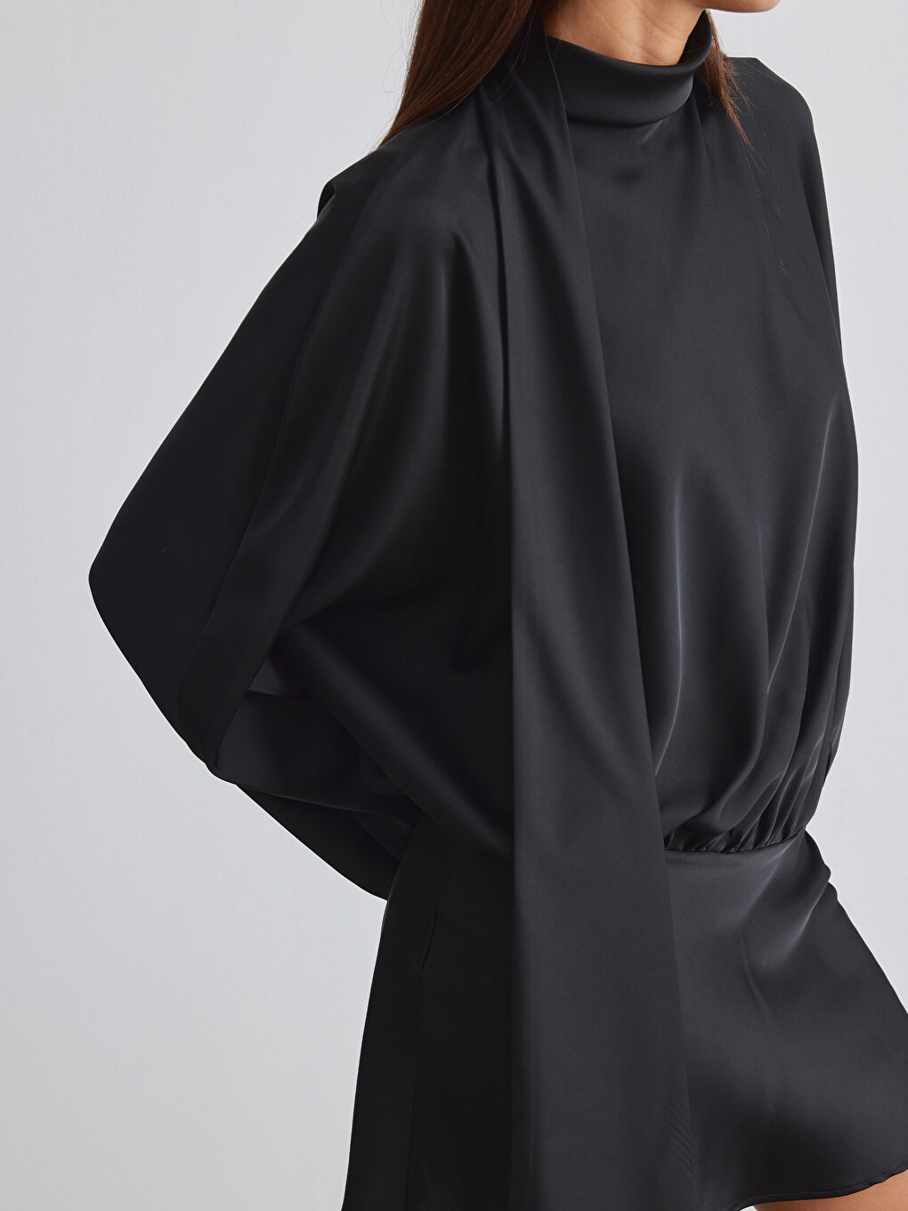 Siyah Dik Yaka Saten Mini Elbise-4