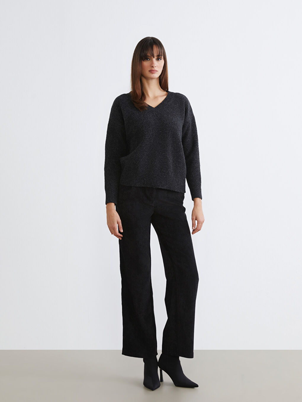 Siyah Geniş Paça Kadife Kadın Pantolon