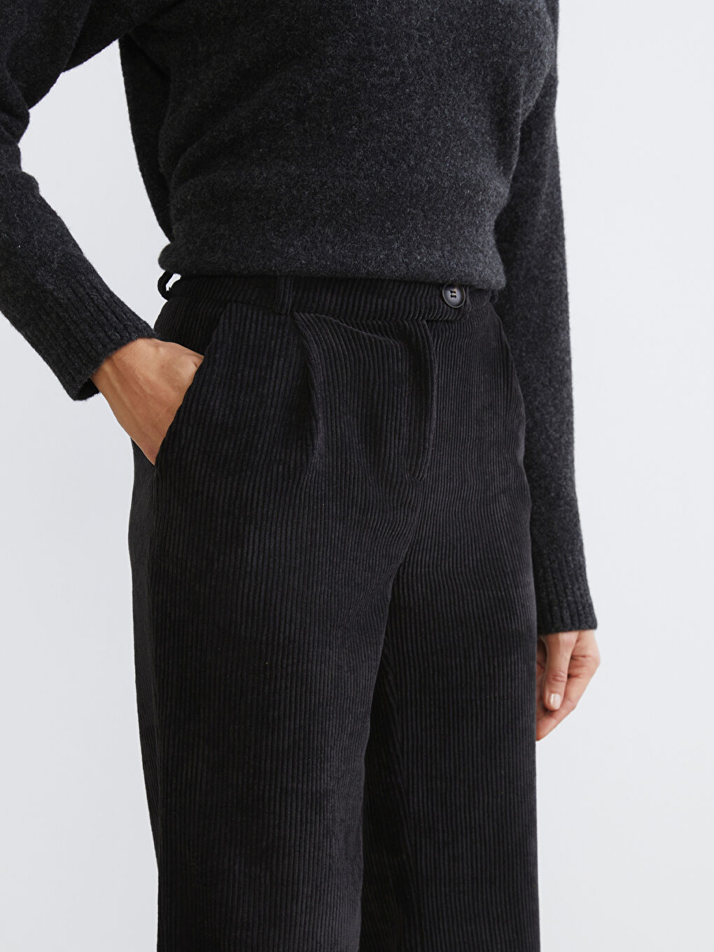 Siyah Geniş Paça Kadife Kadın Pantolon-5