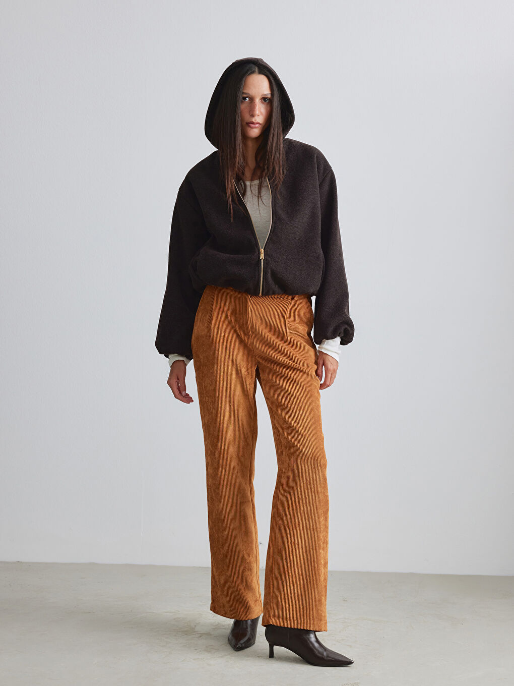 Bej Geniş Paça Kadife Kadın Pantolon-1