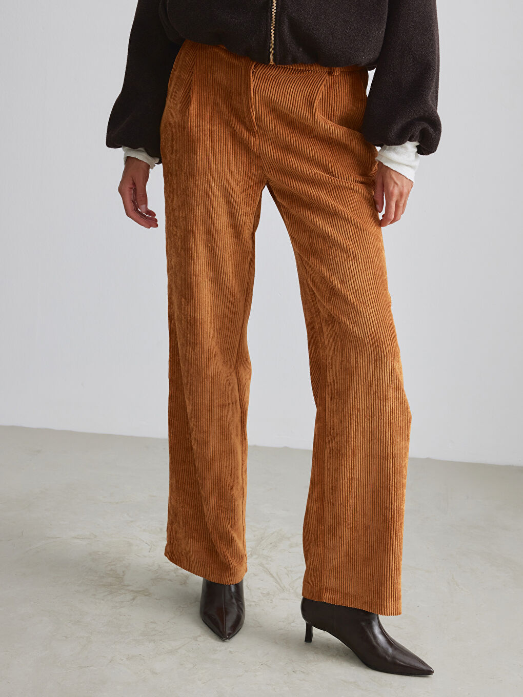 Bej Geniş Paça Kadife Kadın Pantolon-2