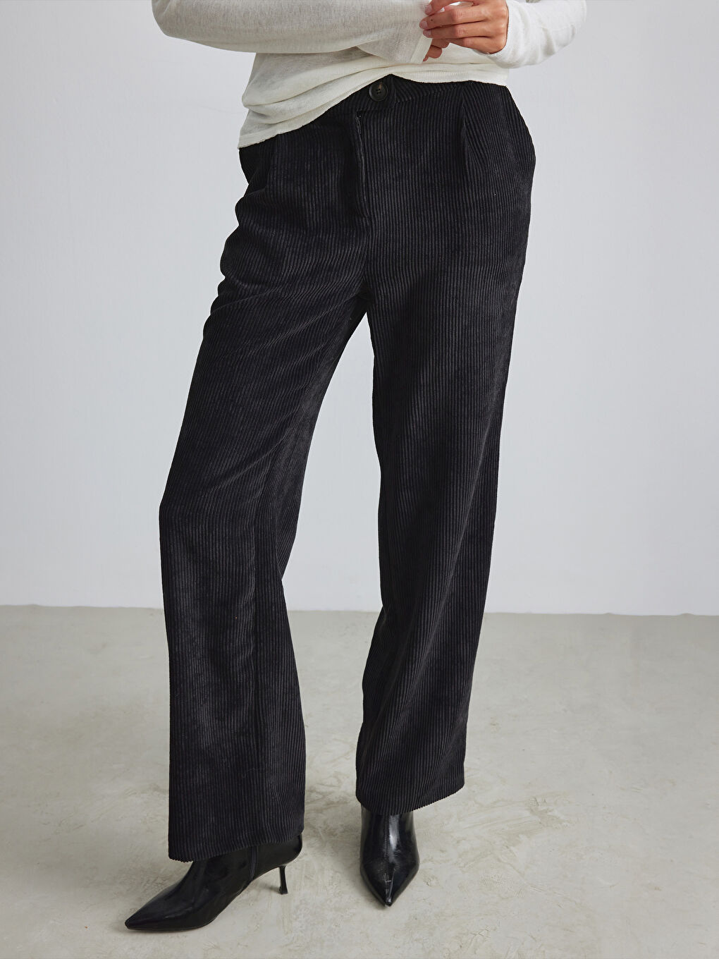 Siyah Geniş Paça Kadife Kadın Pantolon-2
