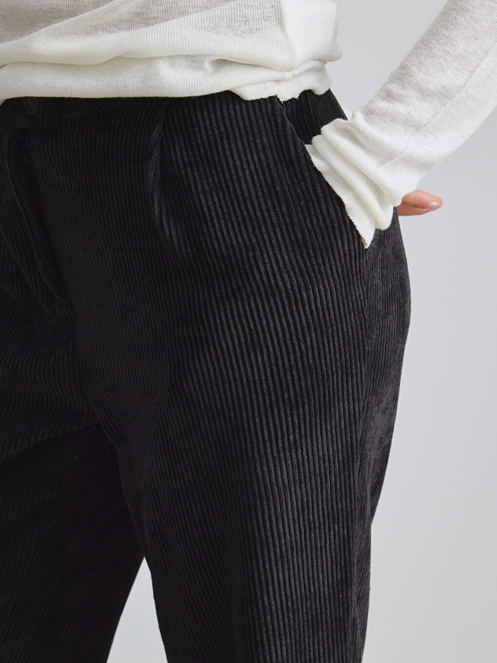 Siyah Geniş Paça Kadife Kadın Pantolon-4