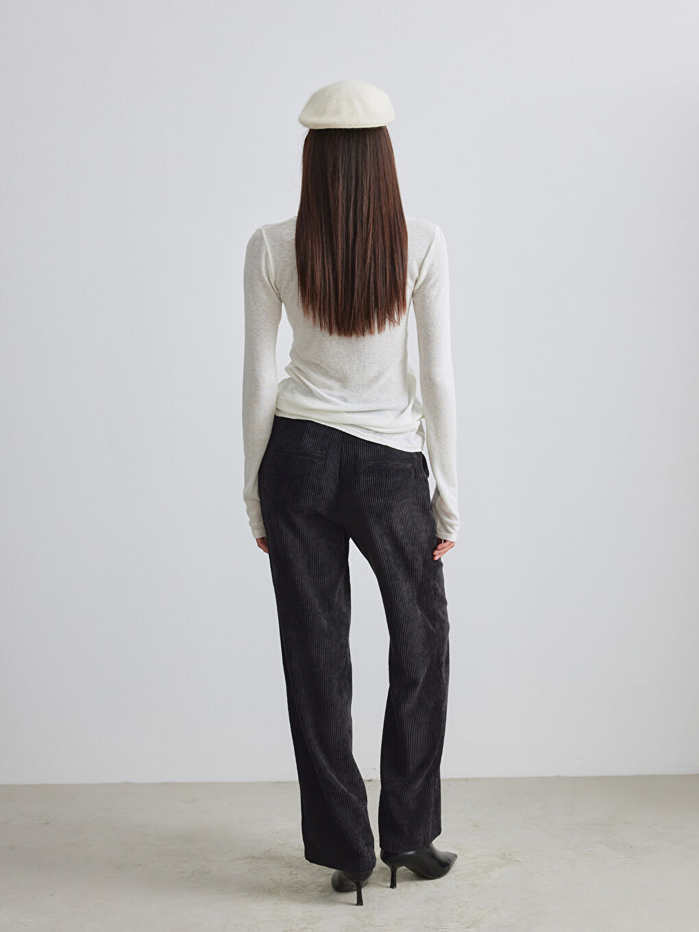 Siyah Geniş Paça Kadife Kadın Pantolon-3